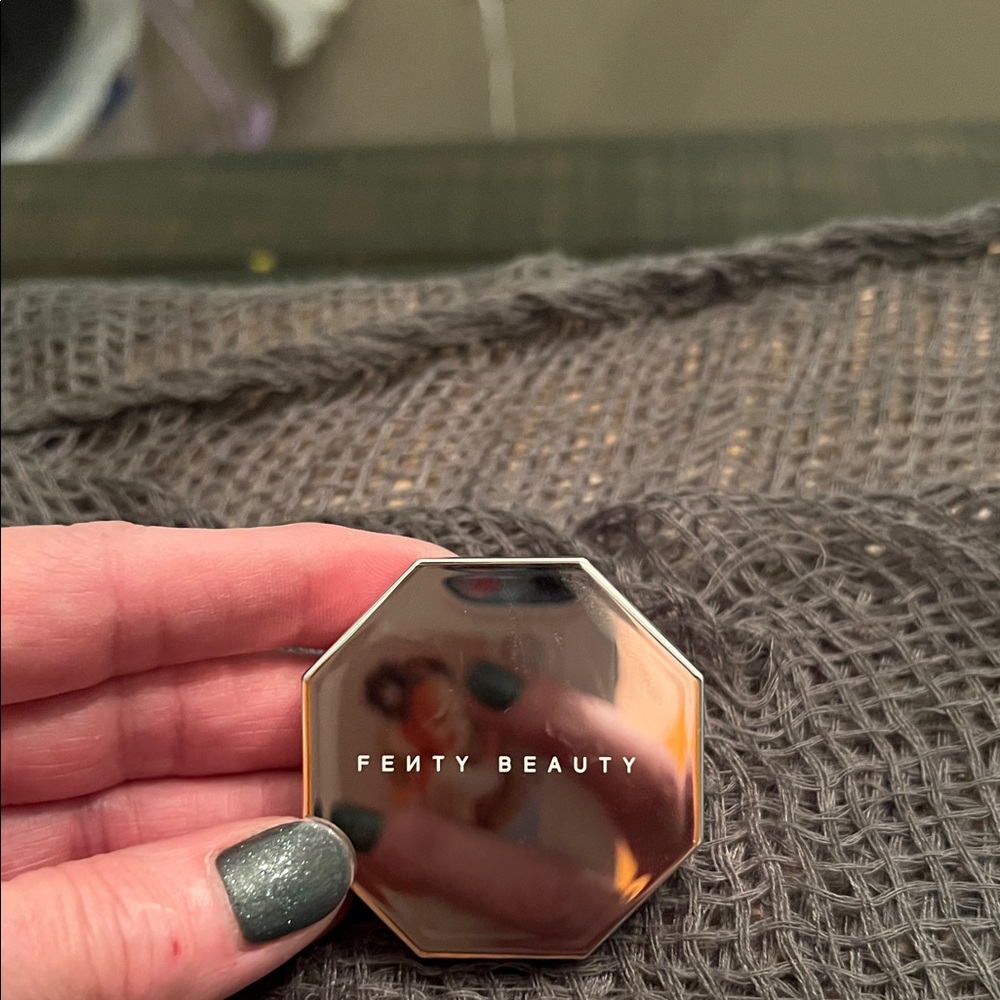 Fenty Beauty Diamond White Highlighter - Picture 2 of 2